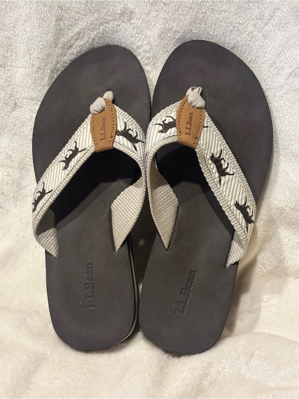 L.L BEAN Women's Sz 7M Chocolate Lab Dog on Beige Braid Cushioned Thong Sandals